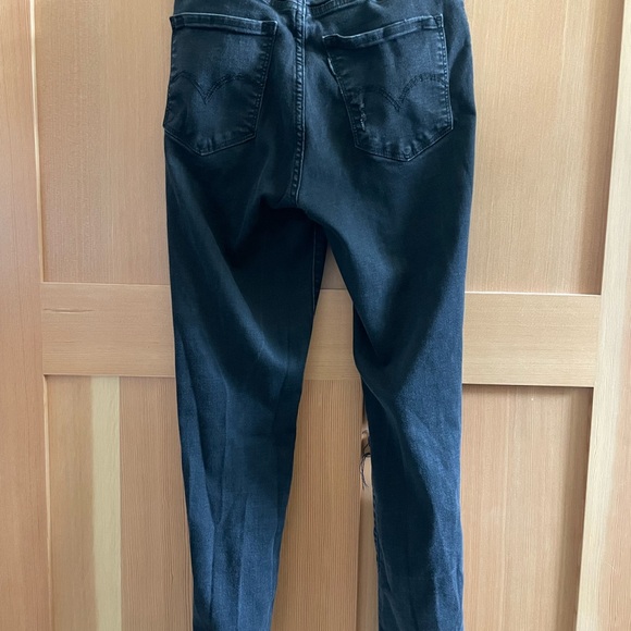 Levi’s Black Distressed 721 Skinny Jeans - Picture 2 of 4